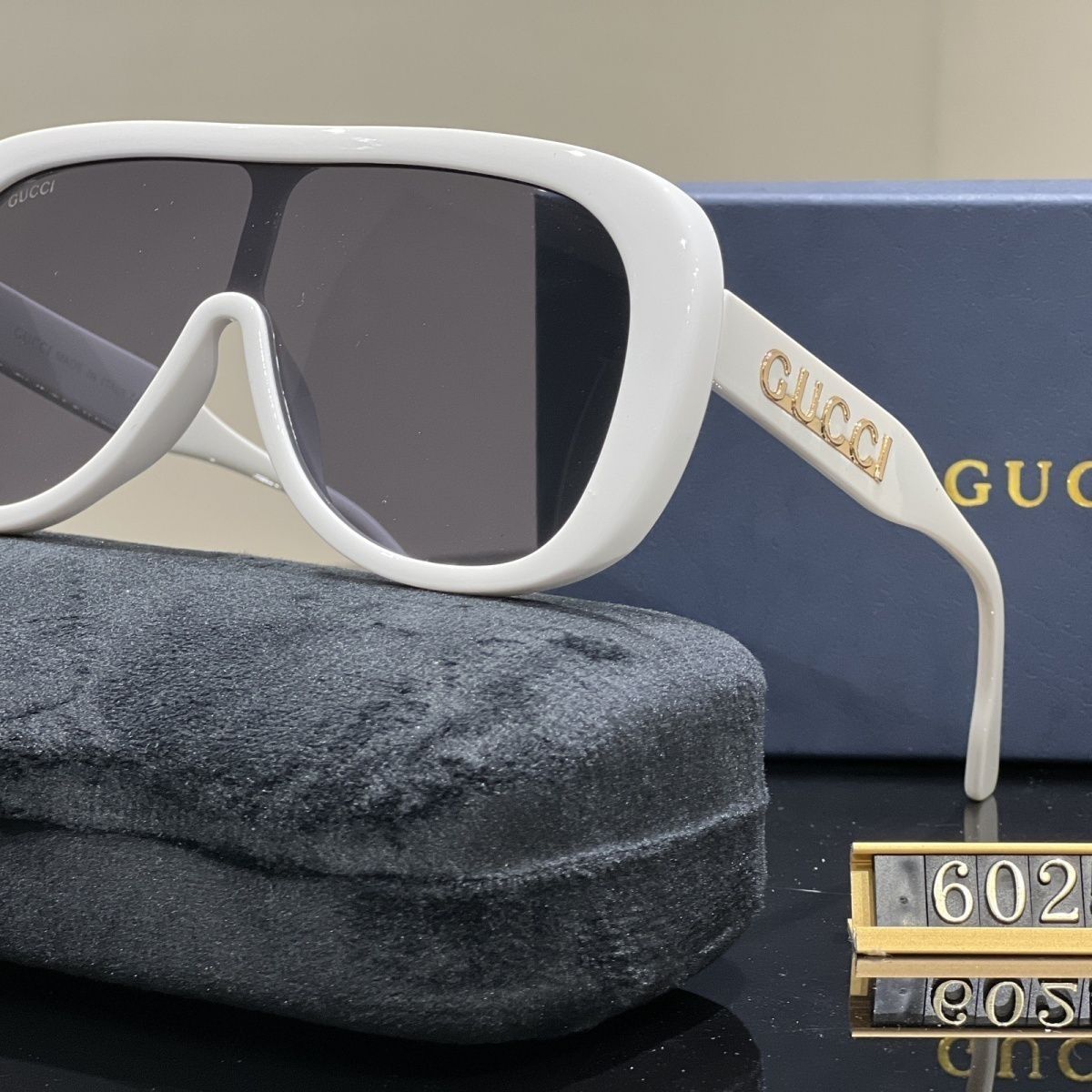 Gucci GG Oversized One-Piece Shield Polarized Sunglasses