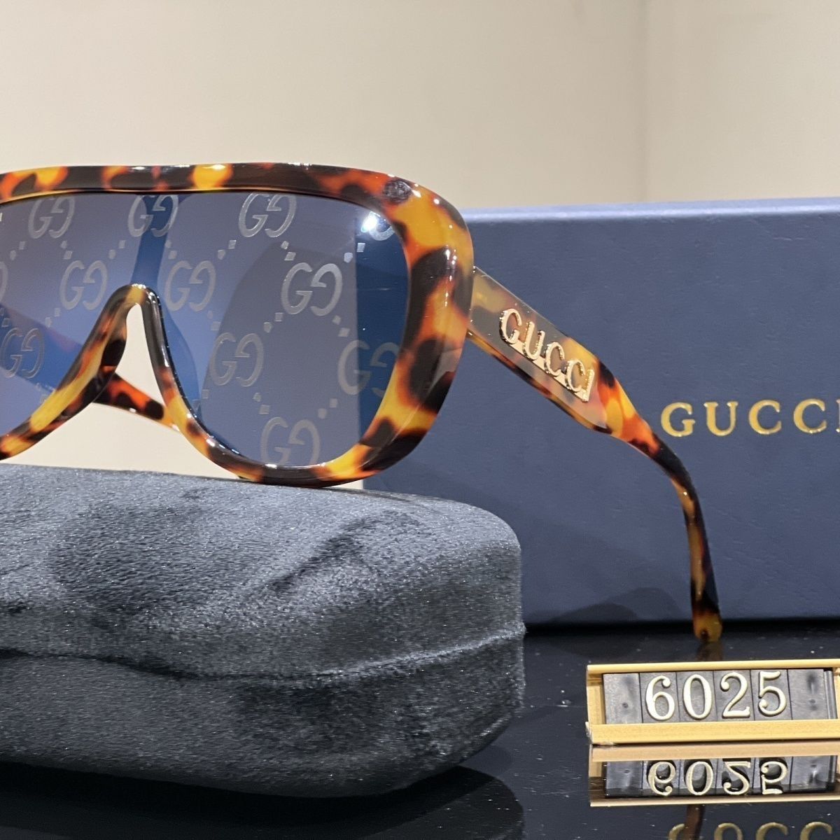 Gucci GG Oversized One-Piece Shield Polarized Sunglasses
