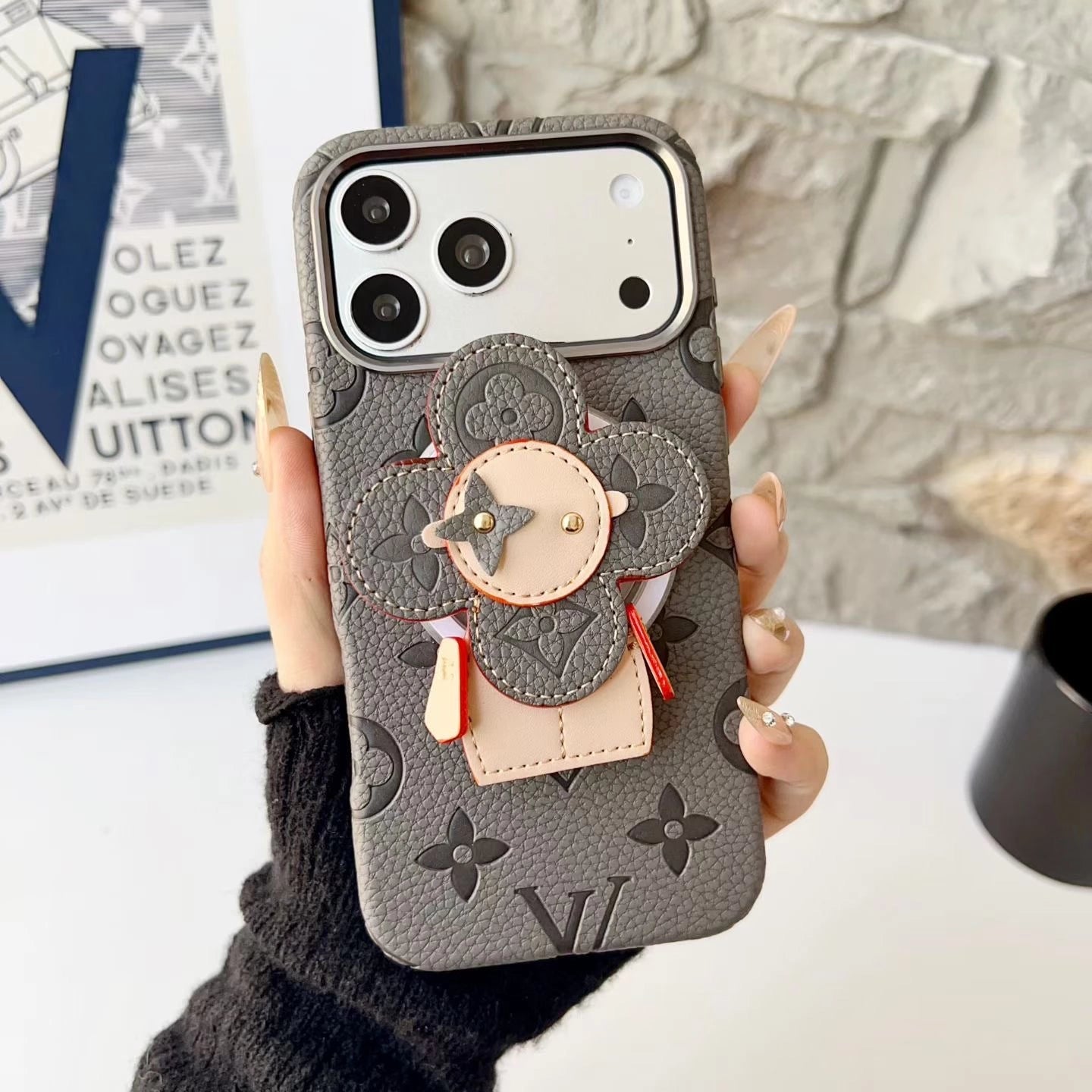 Louis Vuitton iPhone 17 Pro Max Case MagSafe Leather with Flower Grip - Brown
