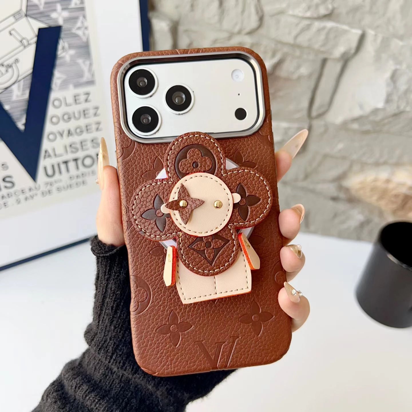 Louis Vuitton iPhone 17 Pro Max Case MagSafe Leather with Flower Grip - Brown