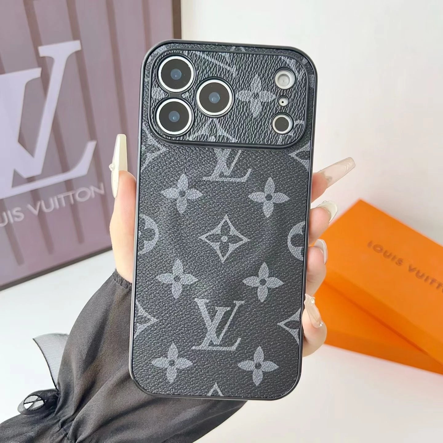 Louis Vuitton iPhone 17 Pro Max Case MagSafe - Classic Monogram Leather Dark