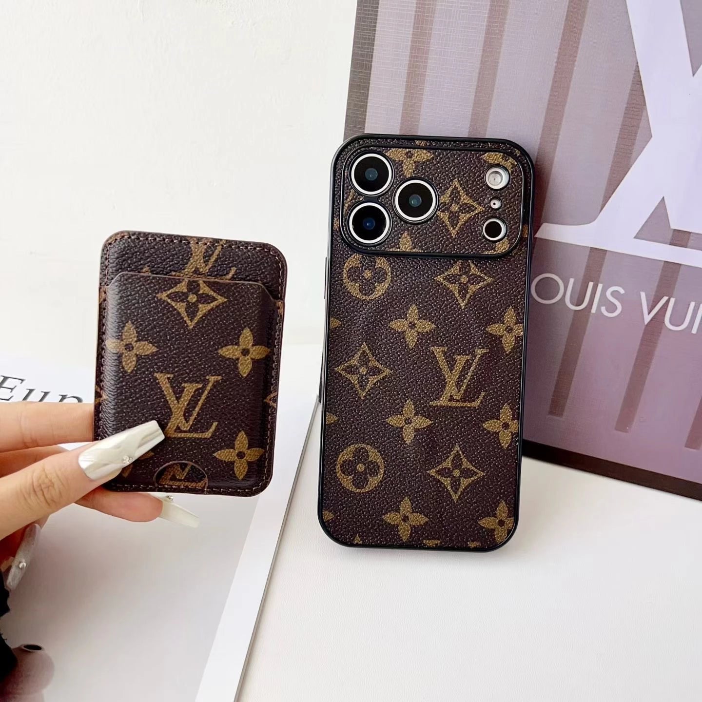 Louis Vuitton iPhone 17 Pro Max Case MagSafe - Classic Monogram Leather Dark